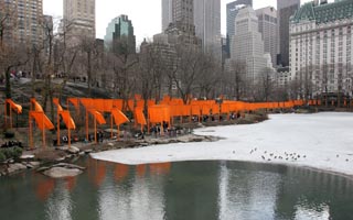 http://www.wirednewyork.com/parks/central_park/christo_gates/pond_gates_plaza_s.jpg